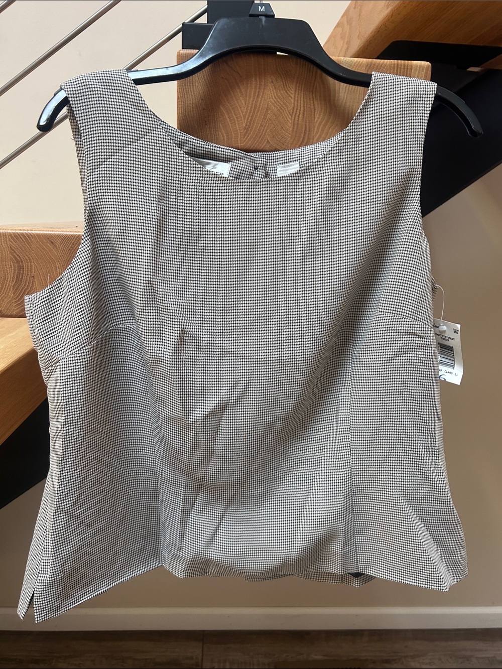 villager Black and White Houndstooth Sleeveless Shell E003